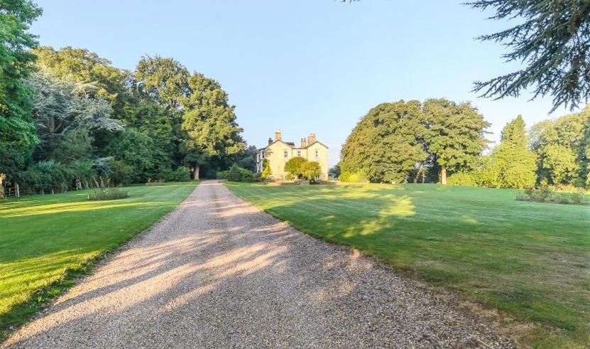Country house North Ormsby Manor